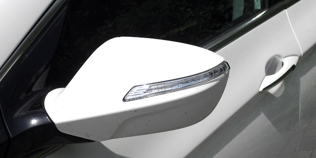 Hyundai i40: In die Außenspiegel sind schmale Blinkleisten integriert. 