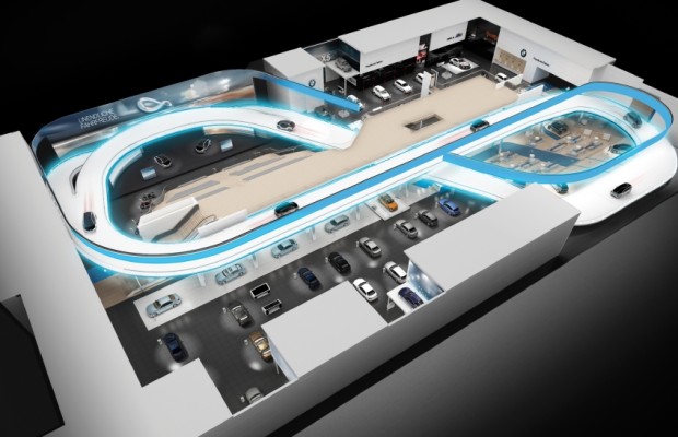 IAA 2013: Besucher fahren im i3 über den BMW-Stand