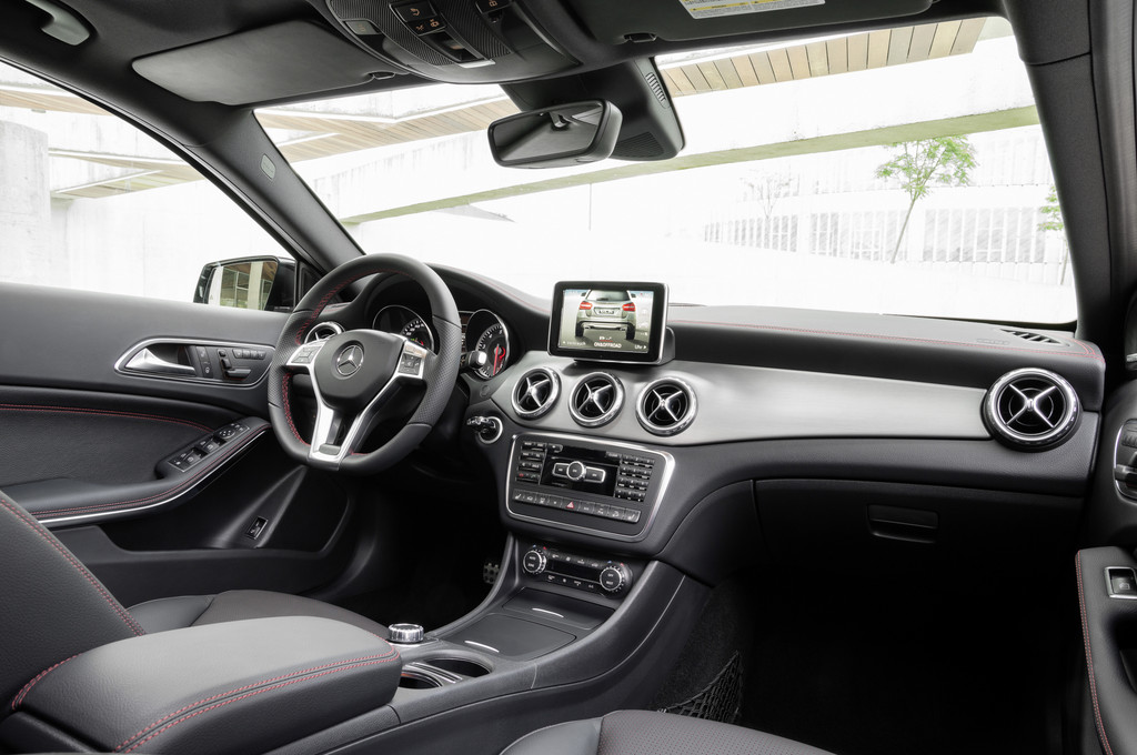 IAA 2013: Mercedes-Benz GLA fährt mit Spitzenwerten vor