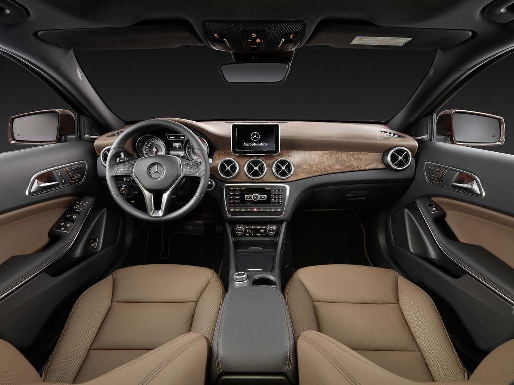 IAA 2013: Mercedes-Benz GLA fährt mit Spitzenwerten vor