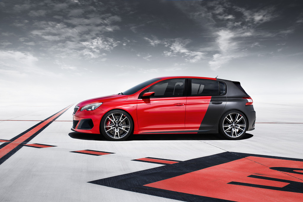 IAA 2013: Peugeot 308 drängt sich zwischen GTI und Golf R