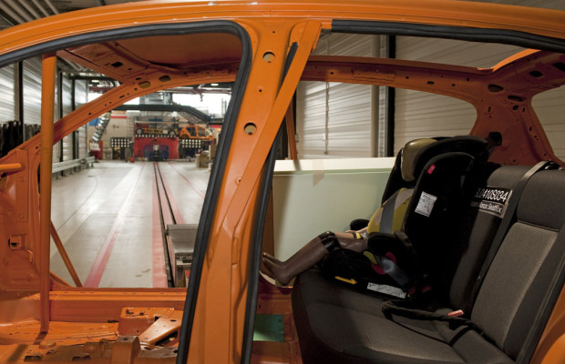 Kindersitze müssen jetzt auch Seiten-Crashtest bestehen
