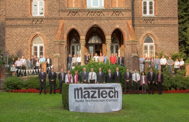 Mazda-Mechaniker maßen ihr Können