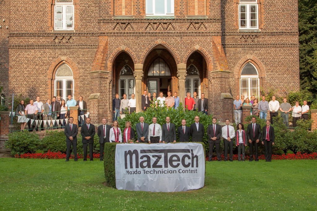 Mazda-Mechaniker maßen ihr Können