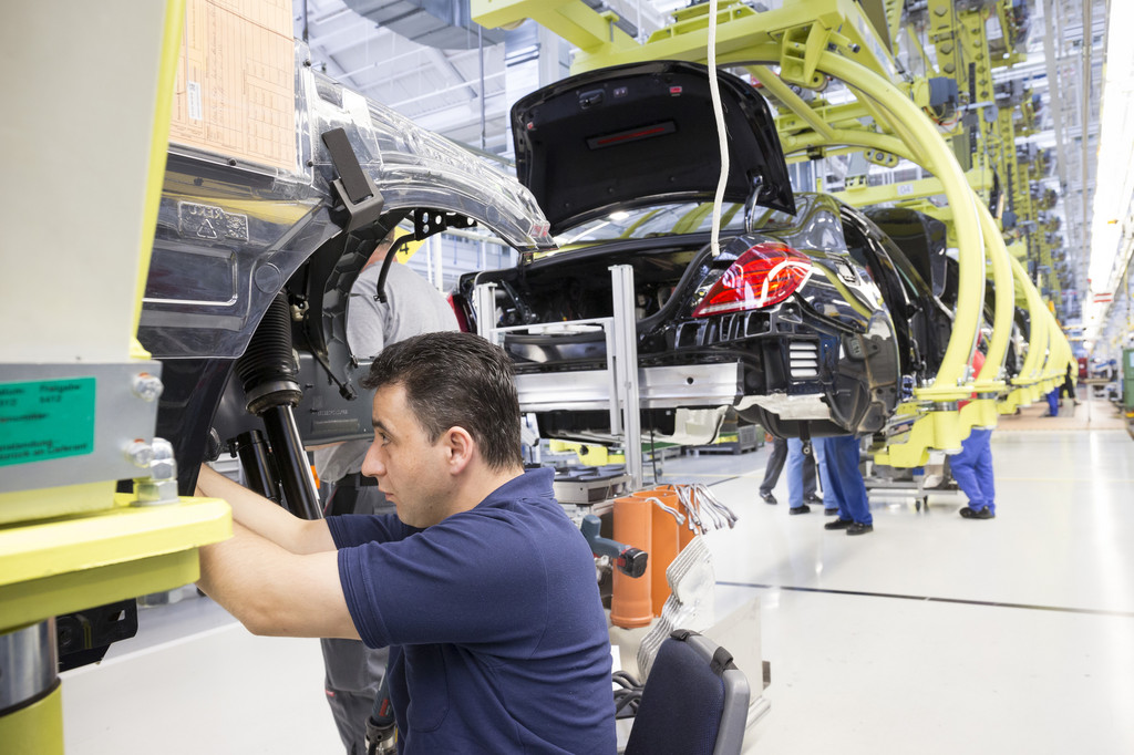 Mercedes-Benz baut mehr Autos als je zuvor