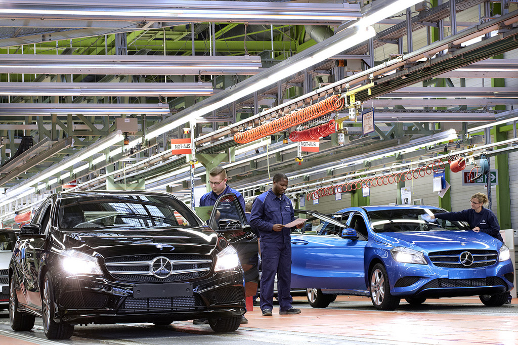 Mercedes-Benz baut mehr Autos als je zuvor