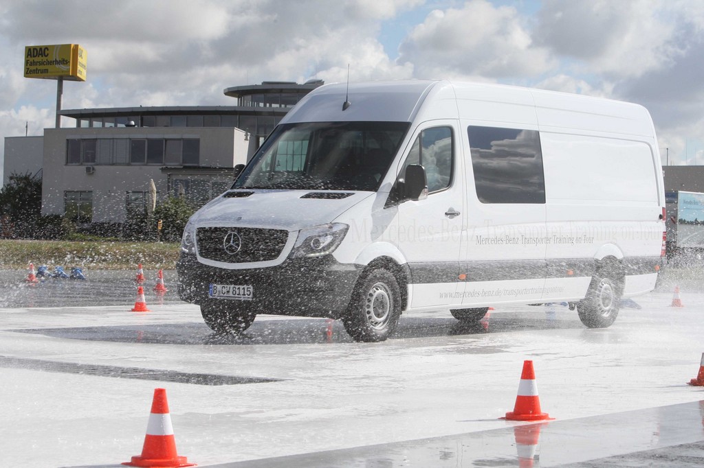 Mercedes-Benz bietet kostenloses Transporter-Training
