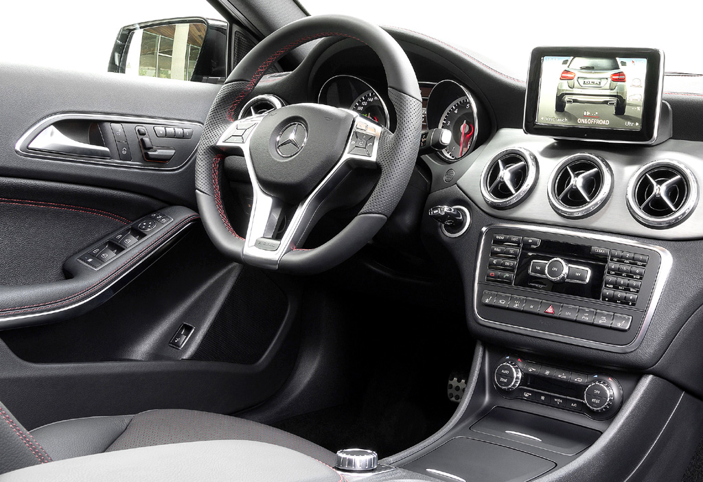 Mercedes GLA: Blick ins Cockpit. 