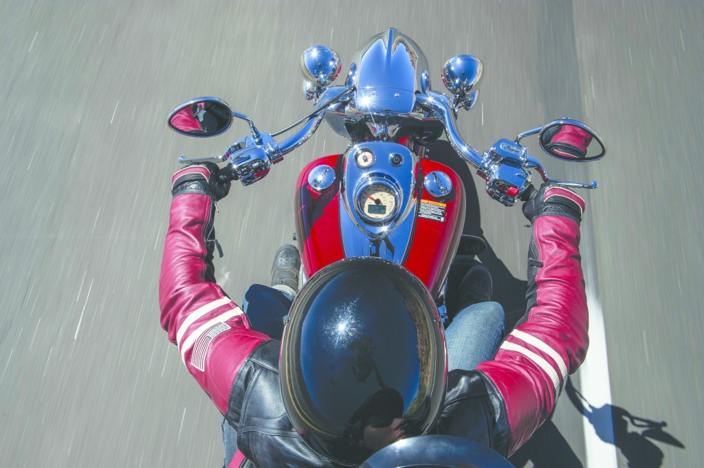 Motorräder nehmen Fahrt auf – Roller stehen auf der Bremse