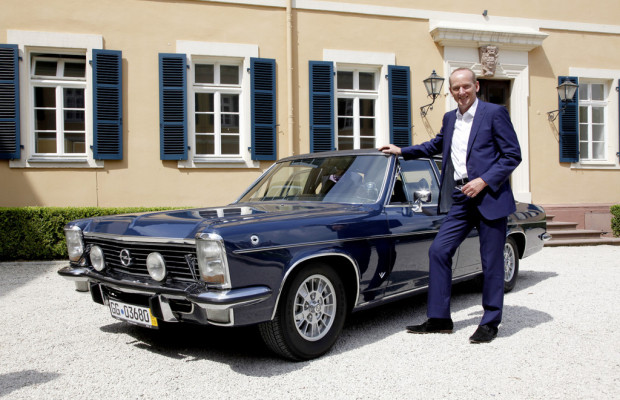 Neumann im Opel Kapitän auf großer Fahrt