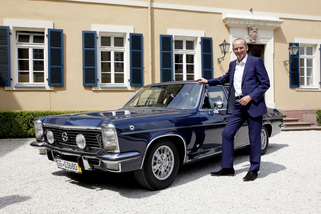 Neumann im Opel Kapitän auf großer Fahrt