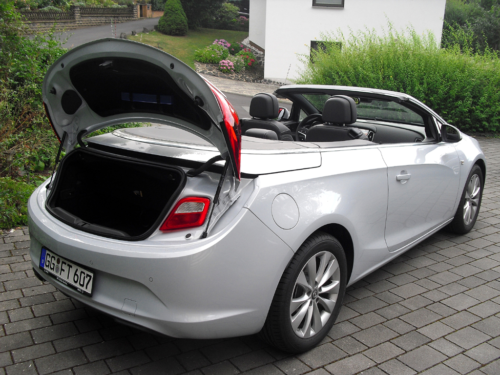 Opel Cascada: Das Gepäckabteil fasst offen 280 bis 650, geschlossen 380 bis 750 Liter. 