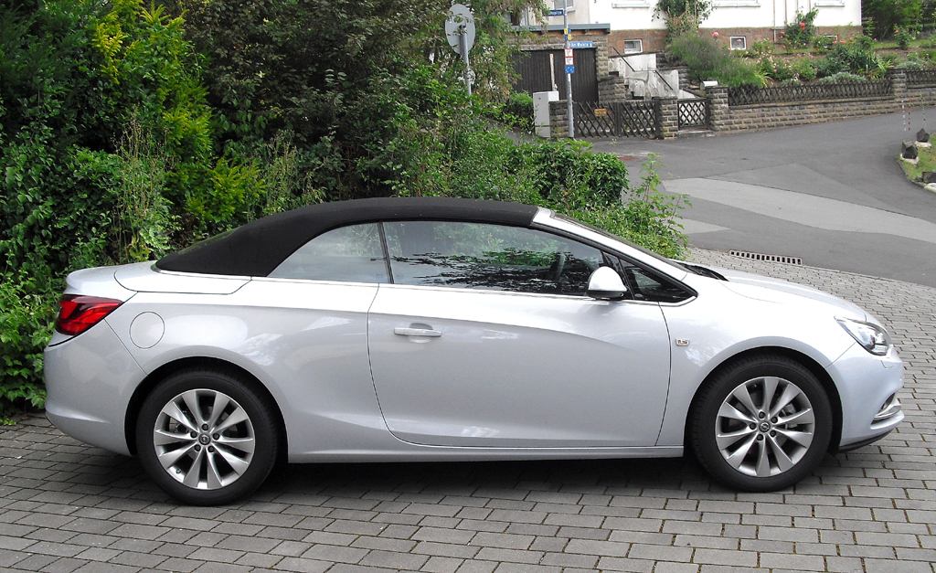 Opel Cascada: Und so sieht das viersitzige Cabrio bei geschlossenem Verdeck von der Seite aus.