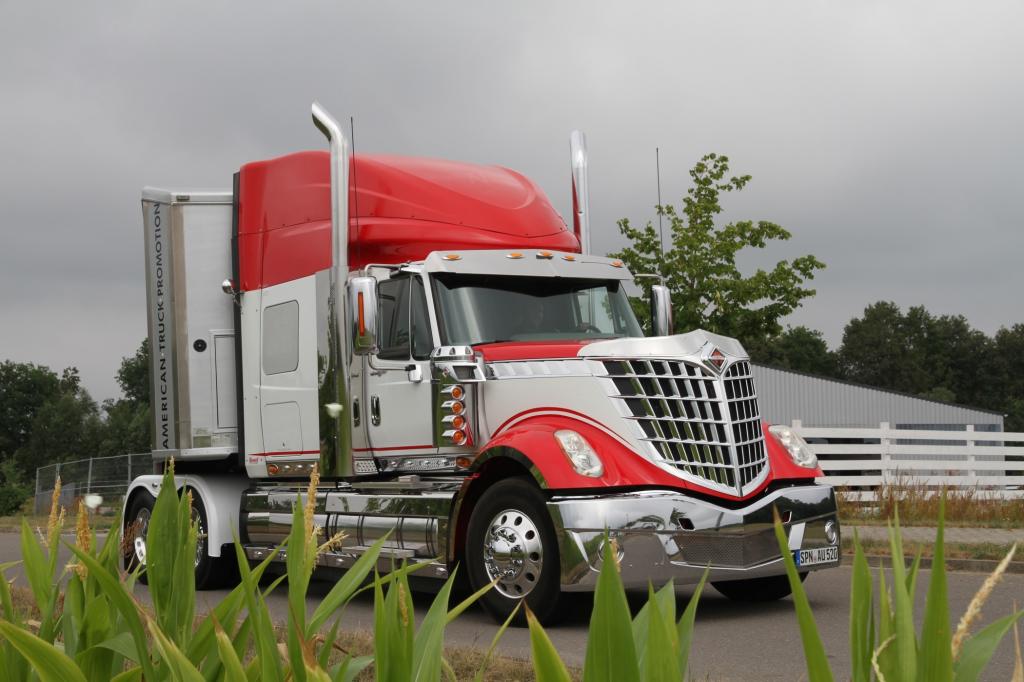 Panorama: US-Trucks in Deutschland - Charme und Show