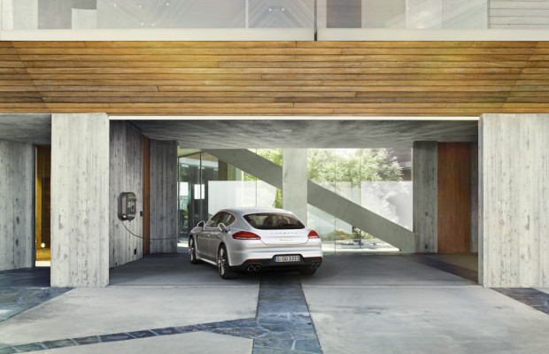 Porsche stellt Hybridflotte für GreenTec-Awards