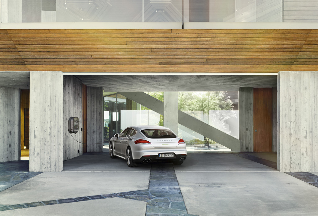 Porsche stellt Hybridflotte für GreenTec-Awards