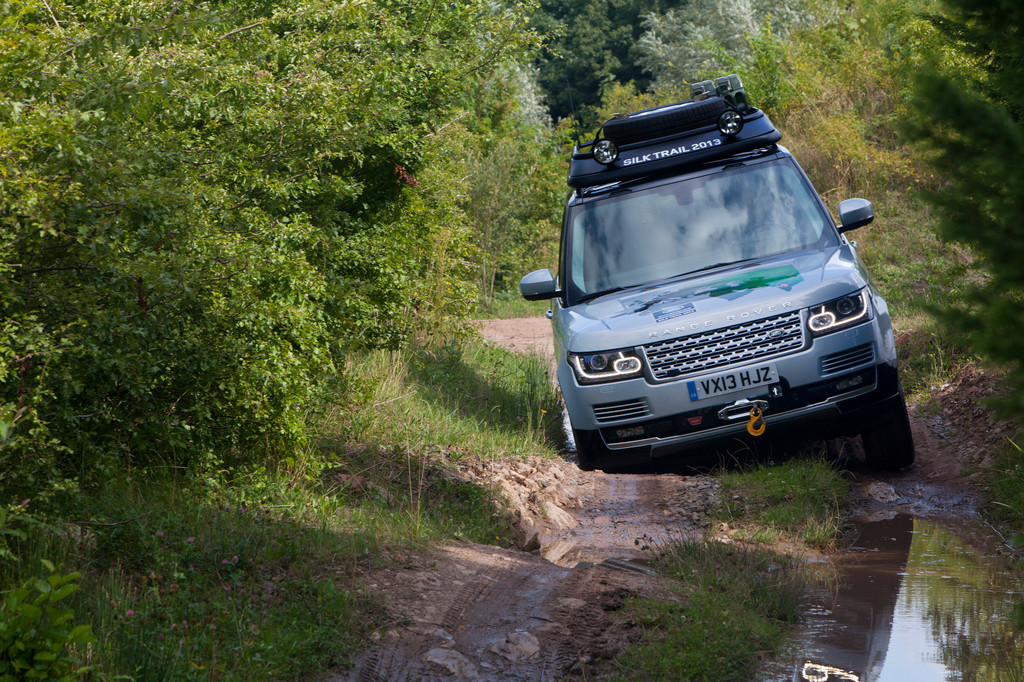 Range Rover: Mit Diesel-Hybrid über die Seidenstraße