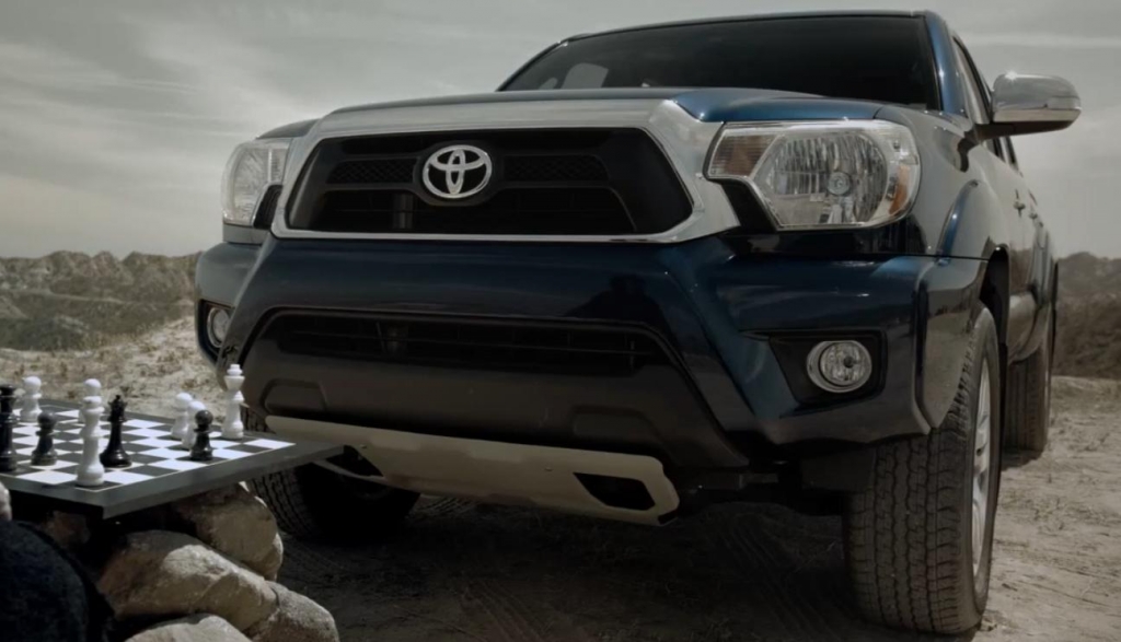 Sensenmann, Zauberer, Freundin - der Toyota tacoma wird mit allen fertig.