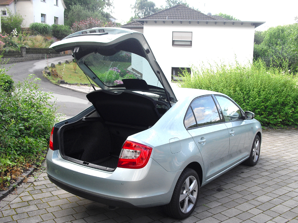Skoda Rapid: Das Gepäckabteil unter der großen Klappe fasst 550 bis 1490 Liter. 