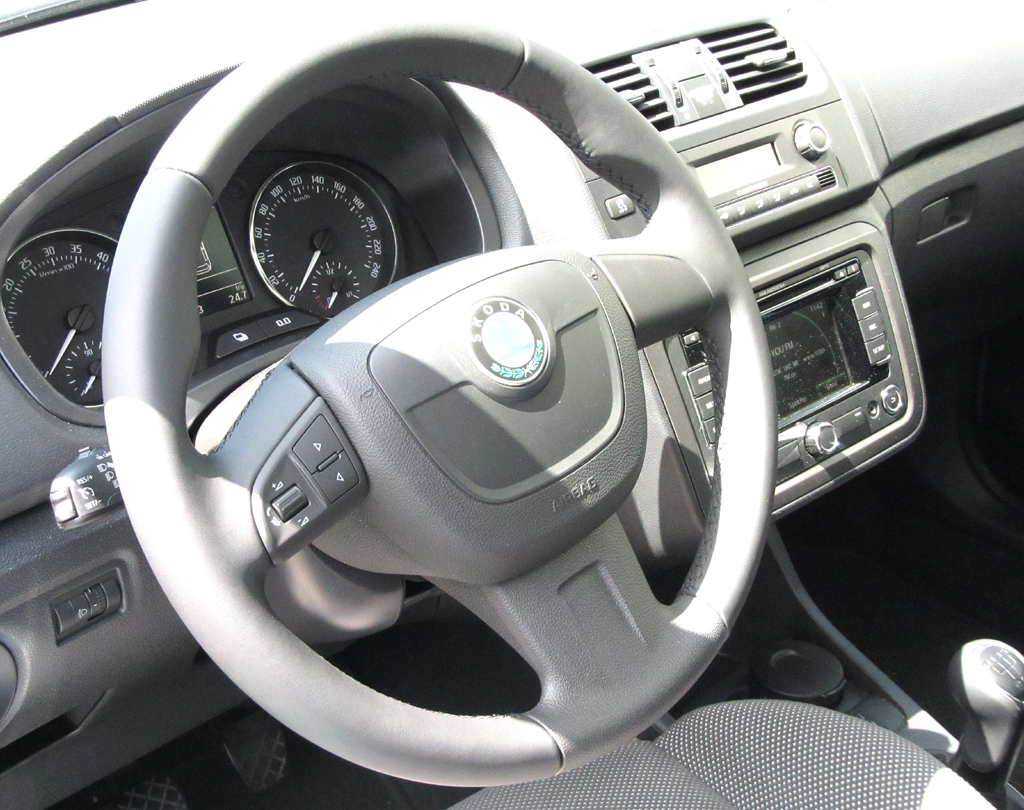 Skoda Roomster: Blick ins übersichtlich gestaltete Cockpit. 