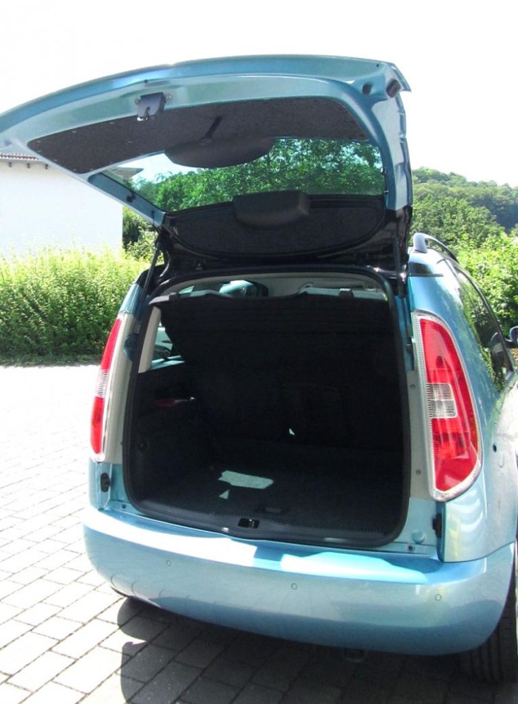 Skoda Roomster: Das Gepäckabteil fasst 450/480 bis 1780/1810 Liter. 