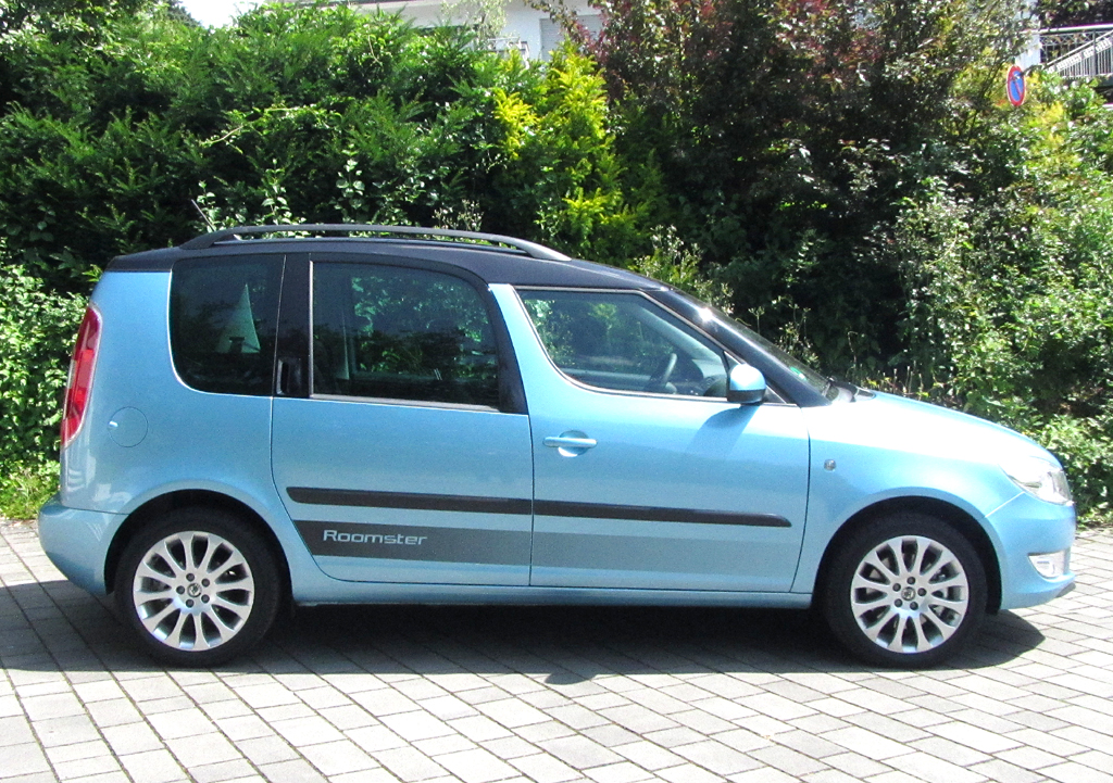 Skoda Roomster: Und so sieht der Minivan der tschechischen Volkswagen-Tochter von der Seite aus.