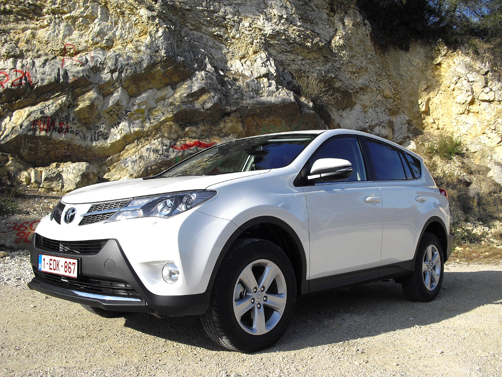 Toyota-Fahrspaß: Mit dem neuen RAV4 lassen sich Kurven schneller fahren. 