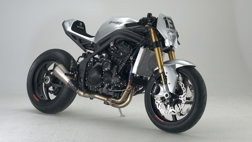 Triumph bringt Blume des Bösen zum Glemseck mit
