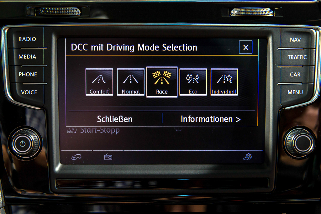 VW Golf R: Über die adaptive Fahrwerksregelung sind bis zu fünf Fahrmodi einstellbar. 