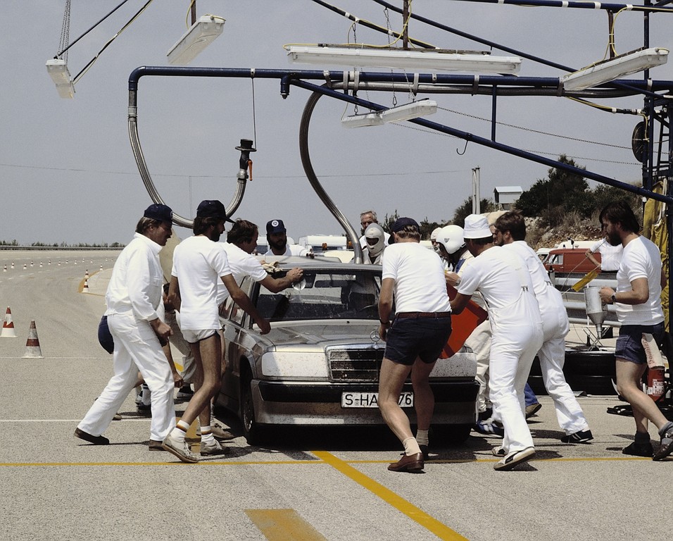 Vor 30 Jahren: Mercedes-Benz 190 E auf Rekordfahrt