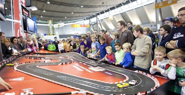 auto.de-Gewinnspiel: Rennauftakt mit der »Evolution DTM Turbo Drift« von Carrera