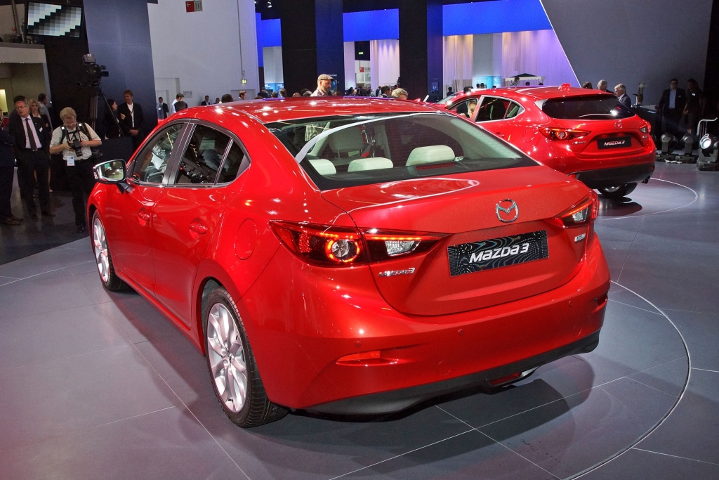 © Matthias Knödler/SP-X | Das Design erinnert an den großen Bruder Mazda6 und wirkt stimmig sowie elegant