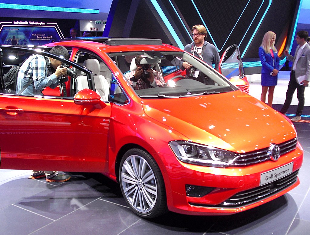 Am VW-Stand: Der Golf Plus fährt künftig als Golf Sportsvan vor.