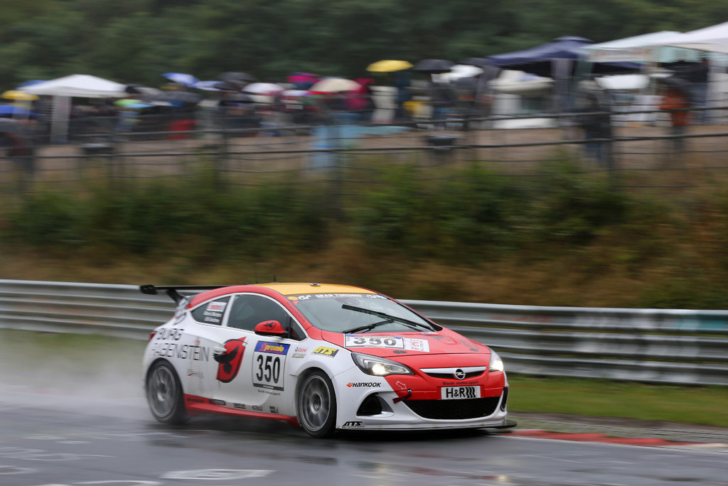 Astra-OPC-Cup: Merten gewinnt Regen-Rennen am Ring