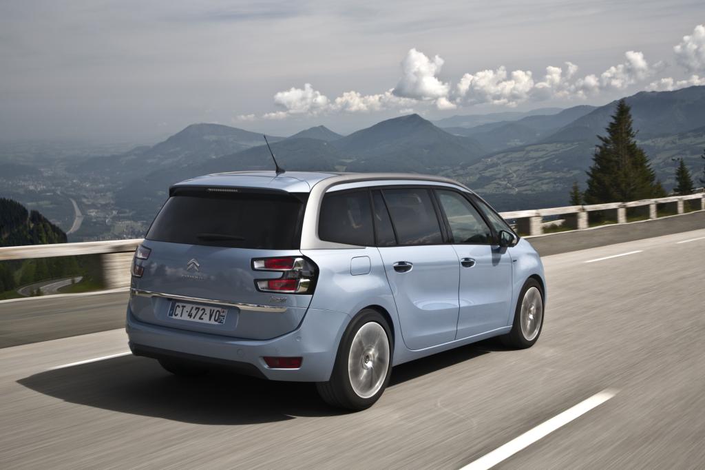 Bereits für diesen Einstiegspreis gibt es einen 88 kW/120 PS-Benziner, der weder nach Babyrassel noch nach Kleintransporter aussieht