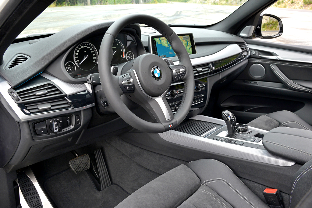 Blick ins genauso noble wie sportlich-funktionelle Cockpit. 