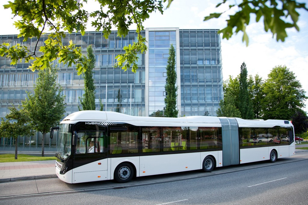 Busworld 2013: Volvo präsentiert seinen Hybrid-Gelenkbus