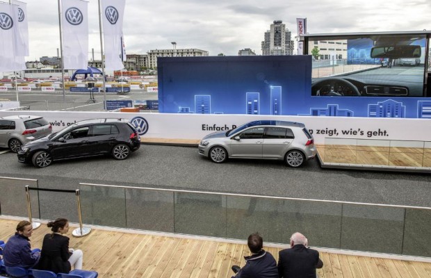 Das Smartphone ruft den VW herbei