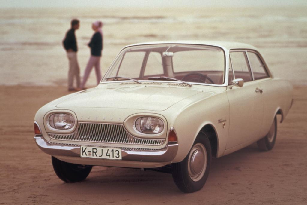 Der Ford Taunus P3 folgte auf den amerikanisch wirkenden P2, der aufgrund seiner ausladenden Karosserieüberhänge und des üppigen Chromschmucks noch den Beinamen „Barocktaunus“ erhielt