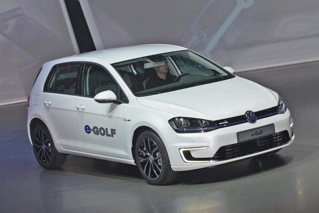 Die Wolfsburger gehen bei ihrer Elektro-Offensive zwar relativ konservativ und technisch konventionell vor, könnten mit den Strom-Varianten von Golf  aber für Vertrauen bei der potentiellen Kundschaft sorgen. 