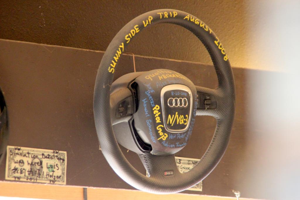 Ein Lenkrad mit Widmung