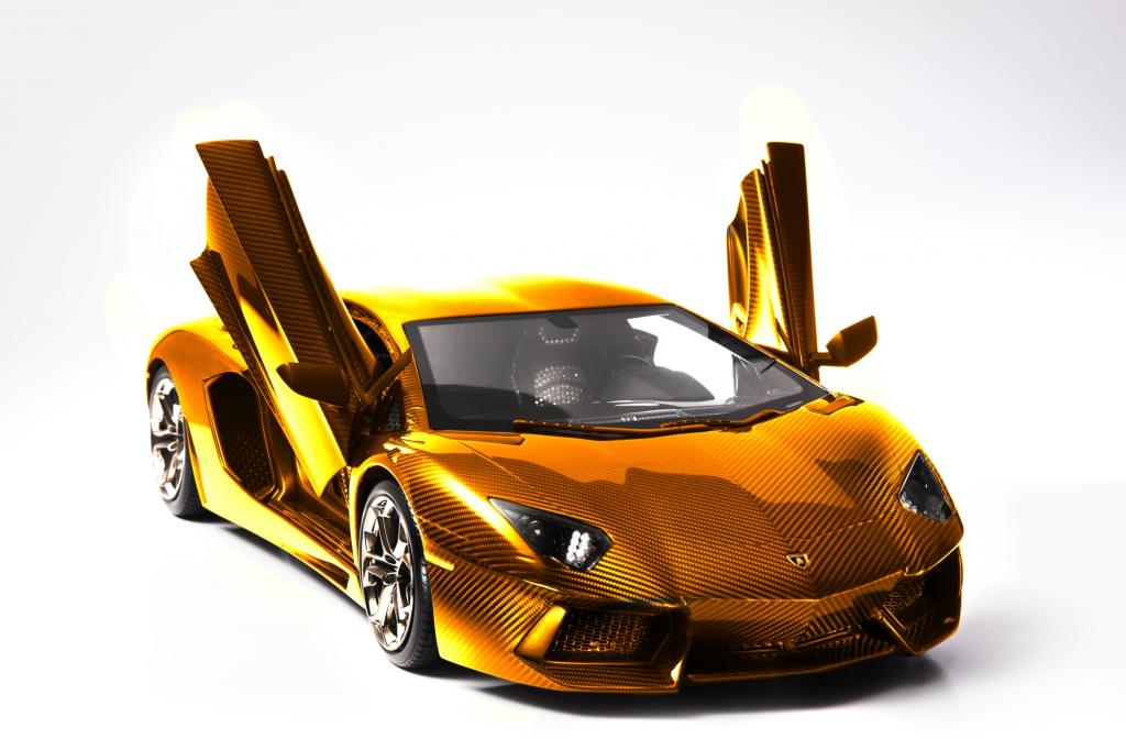 Ein vergoldeter Lamborghini Aventador, geschmückt mit Edelsteinen und Edelmetallen macht auf seiner Welt-Tour gerade Zwischenstopp in der größten Stadt der Vereinigten Arabischen Emirate.