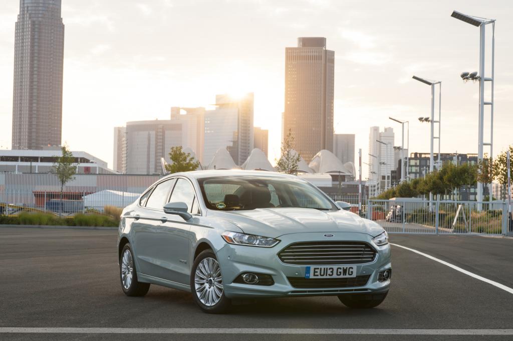 Ende kommenden Jahres wird der in den USA bereits als Fusion angebotene Mondeo mit dieser Antriebstechnik auf den Markt rollen