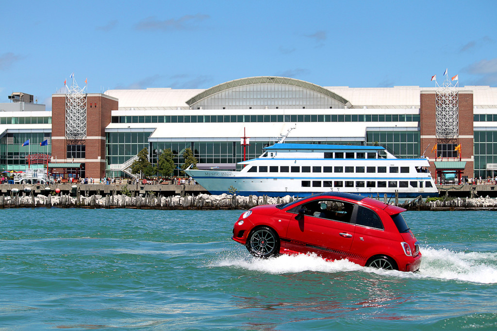 Fiat 500 macht den Freischwimmer