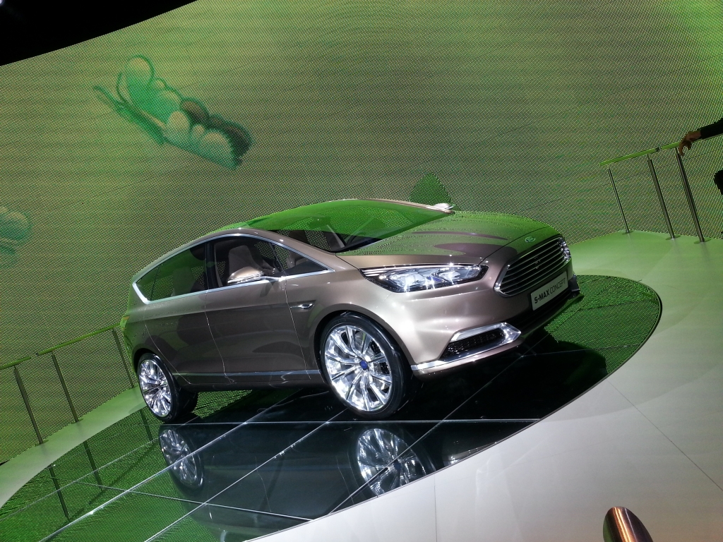 Ford S-Max Concept - Familien-Van fürs Sportler-Herz