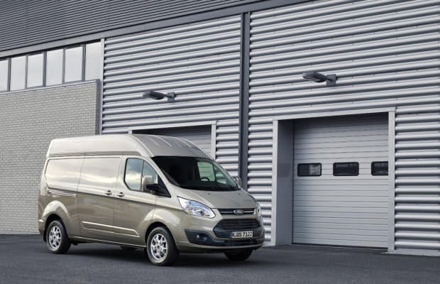 Ford Transit Custom auch mit Hochdach erhältlich