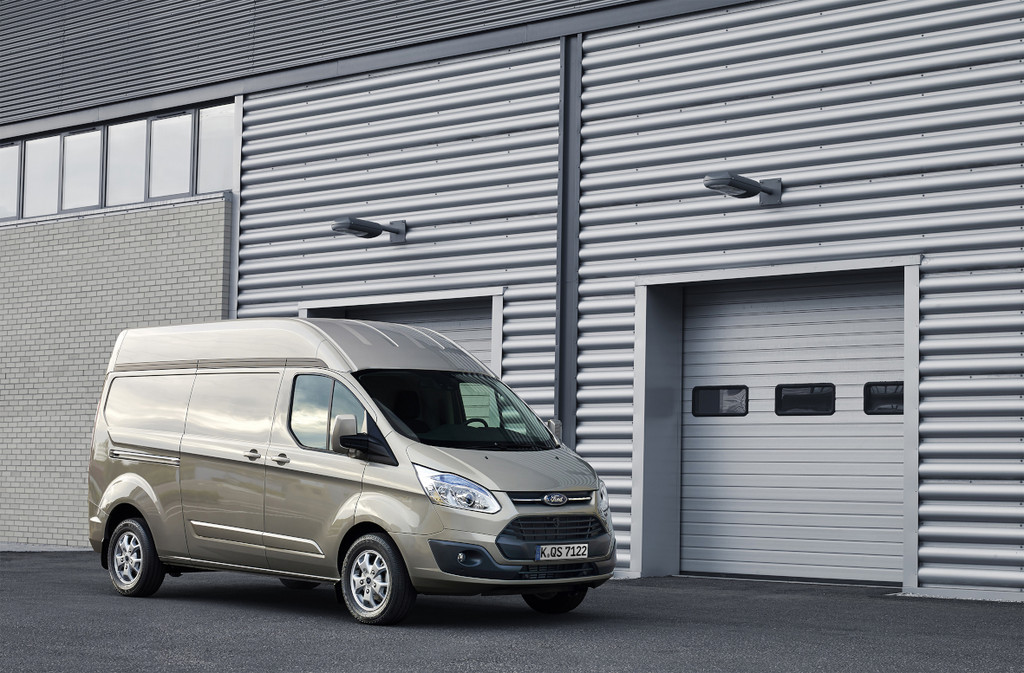 Ford Transit Custom auch mit Hochdach erhältlich