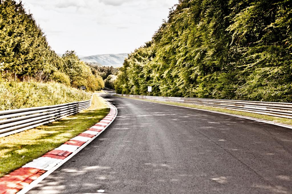 Fotograf Stefan Bogner hat die Nordschleife des Nürburgrings aus der Sicht des Fahrers porträtiert - hier die Fuchsröhre