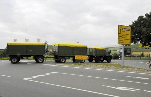 Gefahren durch Landwirtschafts- und Militärfahrzeuge
