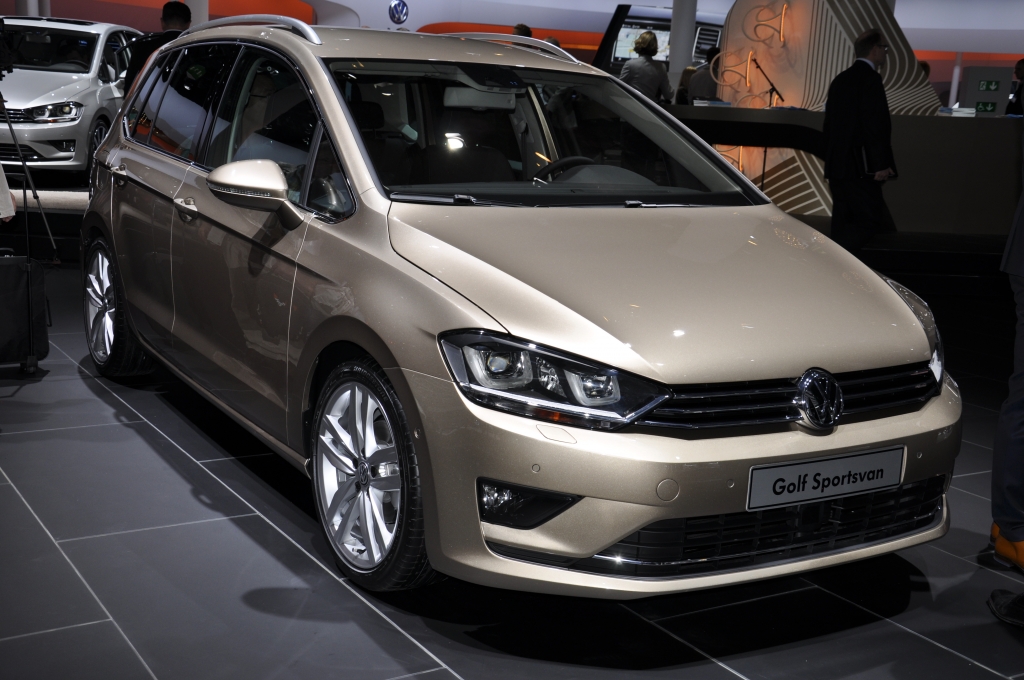 IAA 2013: BMW Active Tourer und VW Golf Sportsvan - So unterschiedlich können Vans ein
